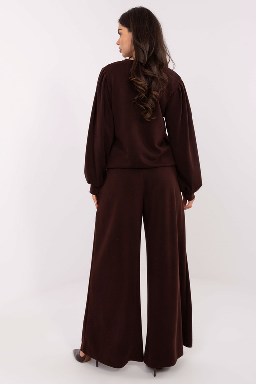 Tumši brūnas bikses