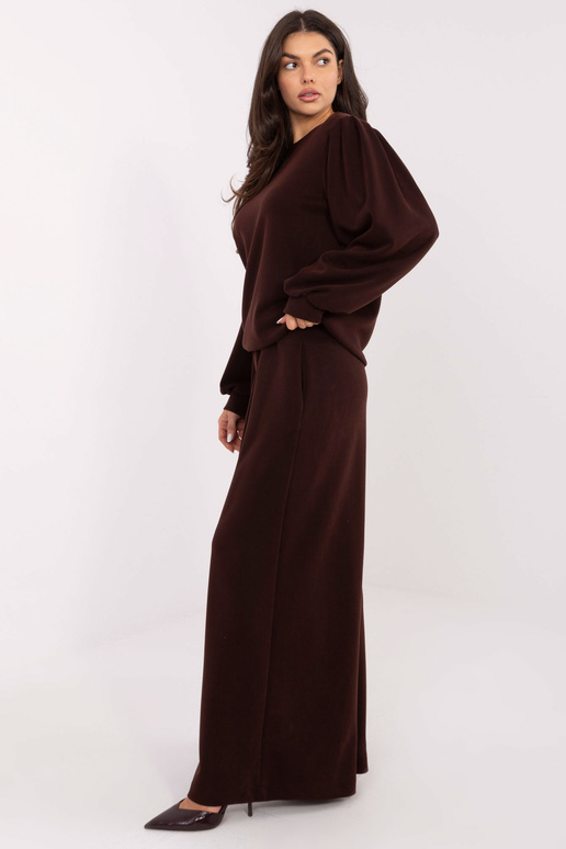 Tumši brūnas bikses