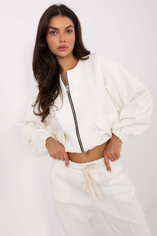 Gaiši smilškrāsas blūze