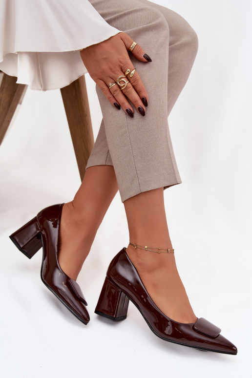 Laque Kurpes ar papēdi ar ornamentiem Czekoladowe Isoline