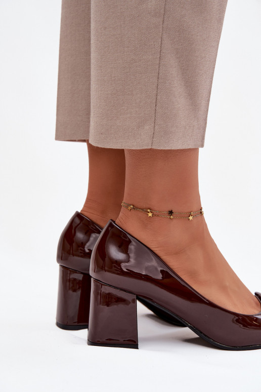 Laque Kurpes ar papēdi ar ornamentiem Czekoladowe Isoline