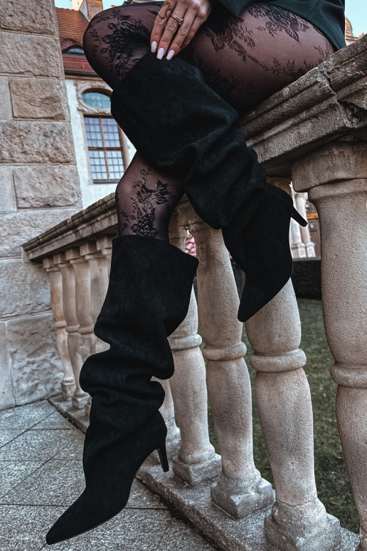 Sieviešu garie zābaki ar plāniem papēžiem, viegli uzvelkami, melnā krāsā Taivilla