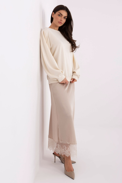 Tumši brūnas bikses