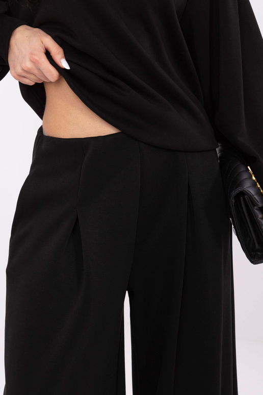 Tumši brūns džemperis