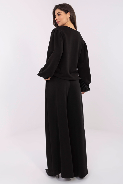 Tumši brūns džemperis