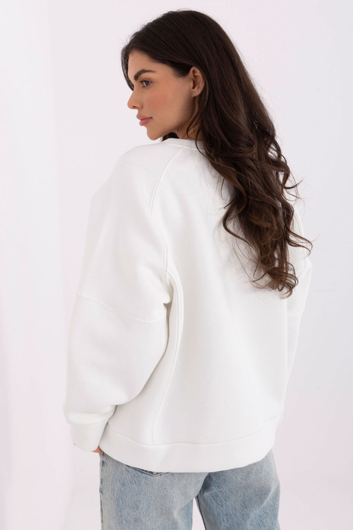 Gaiši smilškrāsas džemperis