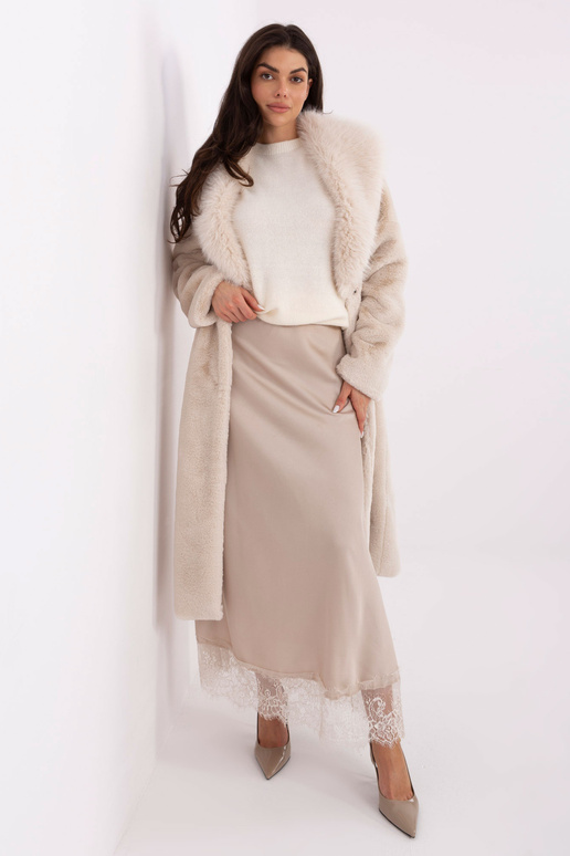 Gaiši smilškrāsas džemperis