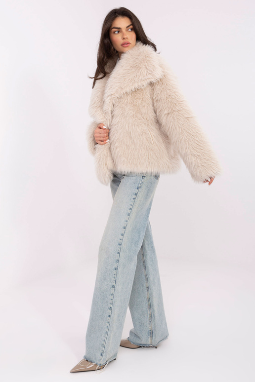 Gaiši smilškrāsas jaka