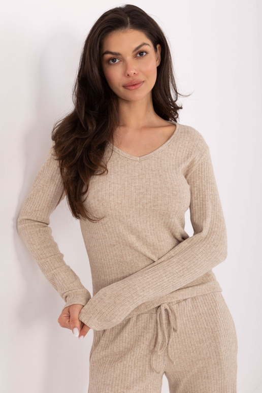 Bikses smilšu krāsā