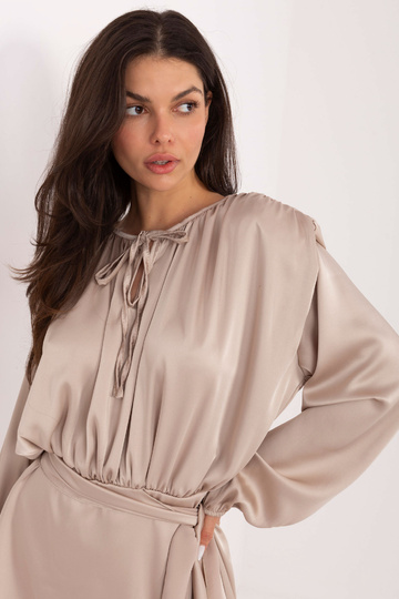 Kombinezons smilškrāsas