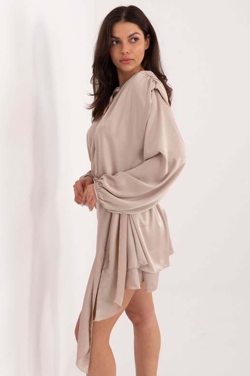 Kombinezons smilškrāsas