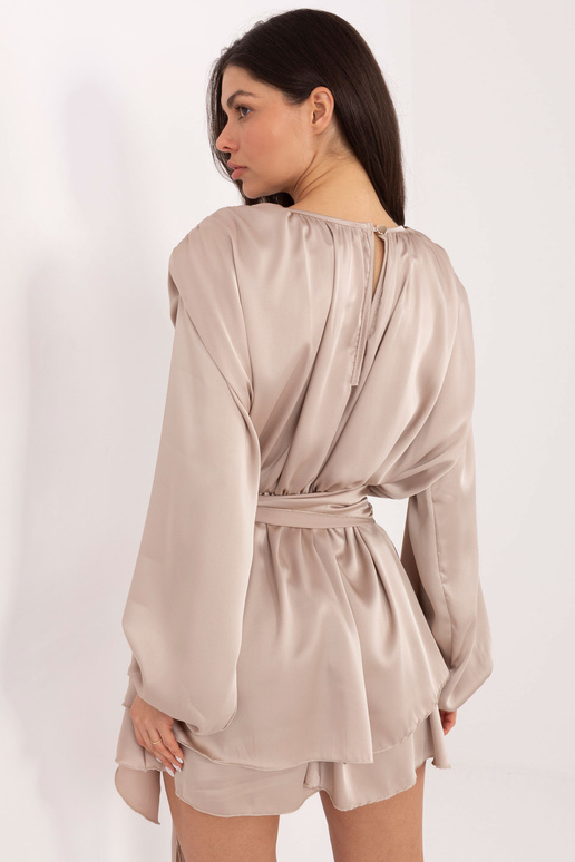 Kombinezons smilškrāsas