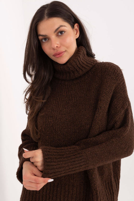 Tumši brūns džemperis