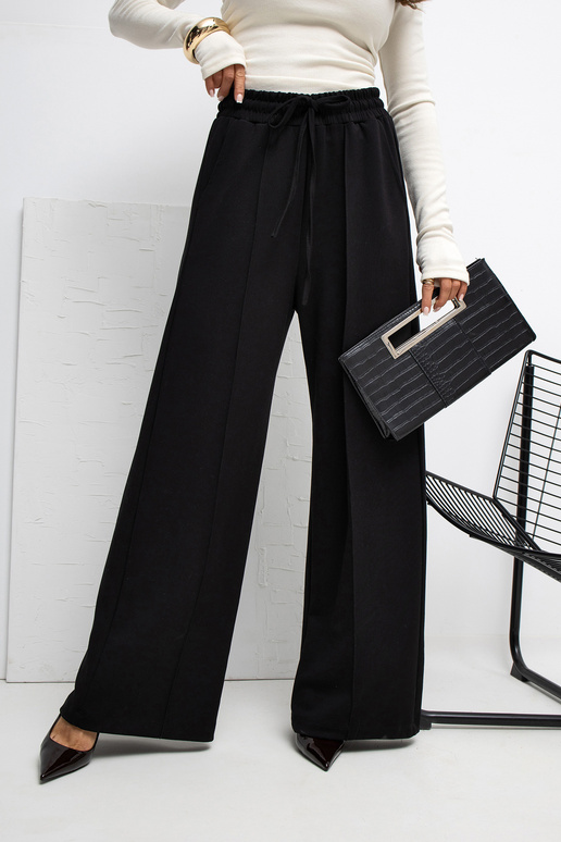 Melnas sporta bikses