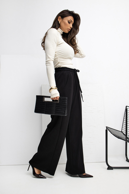 Melnas sporta bikses