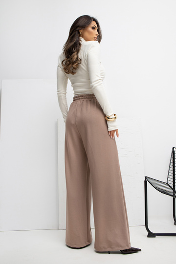 Tumši smilškrāsas sporta...