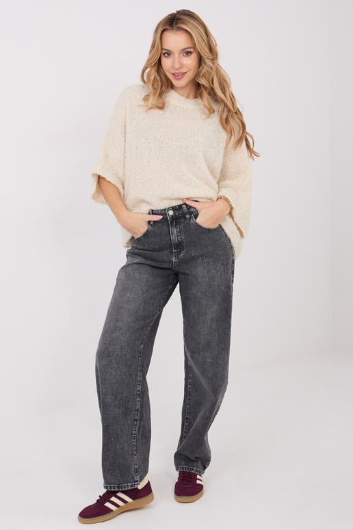 Gaiši smilškrāsas džemperis