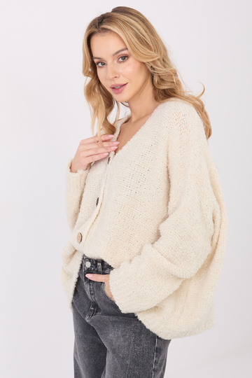 Gaiši smilškrāsas džemperis 2