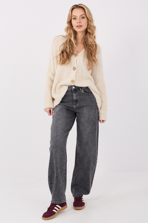 Gaiši smilškrāsas džemperis