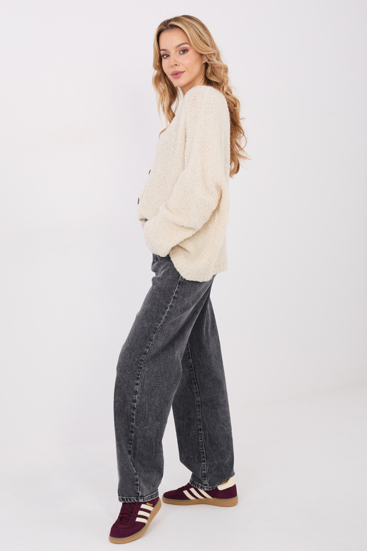 Gaiši smilškrāsas džemperis