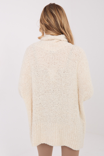 Gaiši smilšu krāsas džemperis