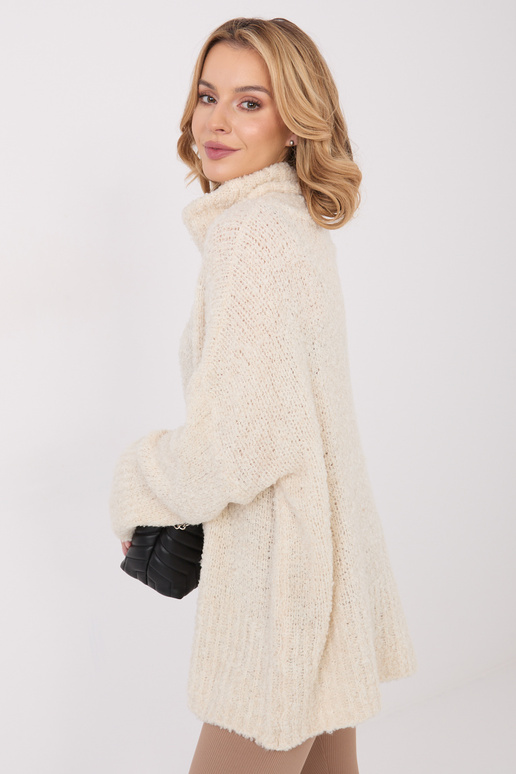 Gaiši smilšu krāsas džemperis