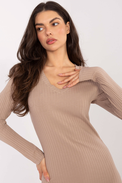 Tumši smilšu krāsas kleita