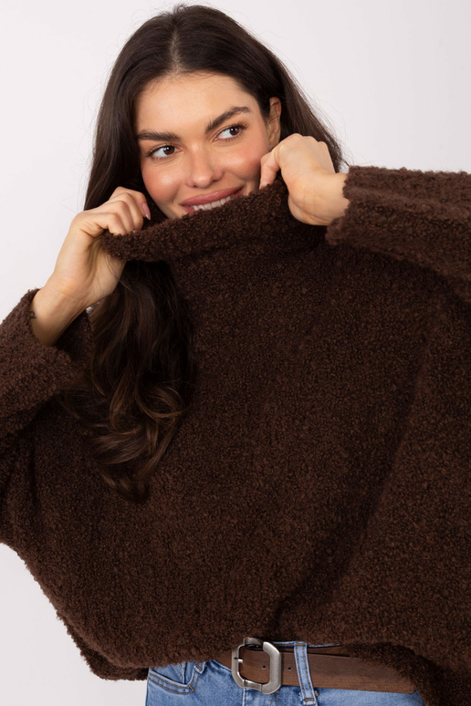 Tumši brūns džemperis