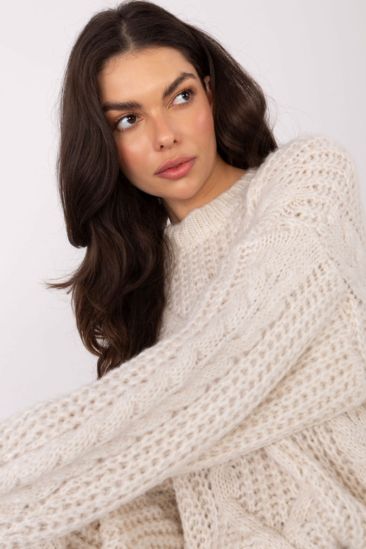 Gaiši smilškrāsas džemperis