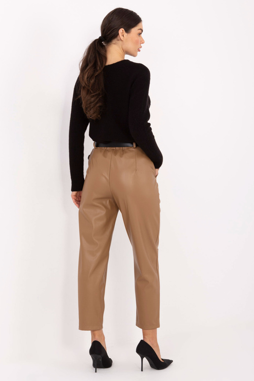 Bikses kamieļa krāsā