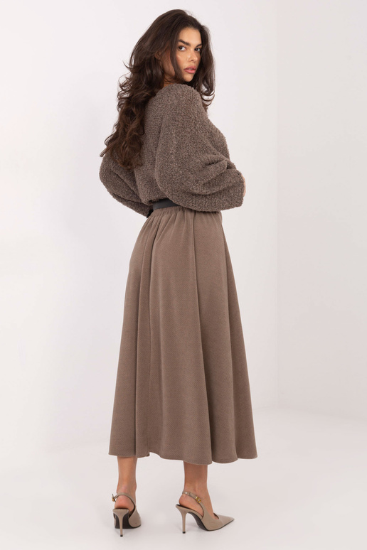 Tumši smilškrāsas svārki