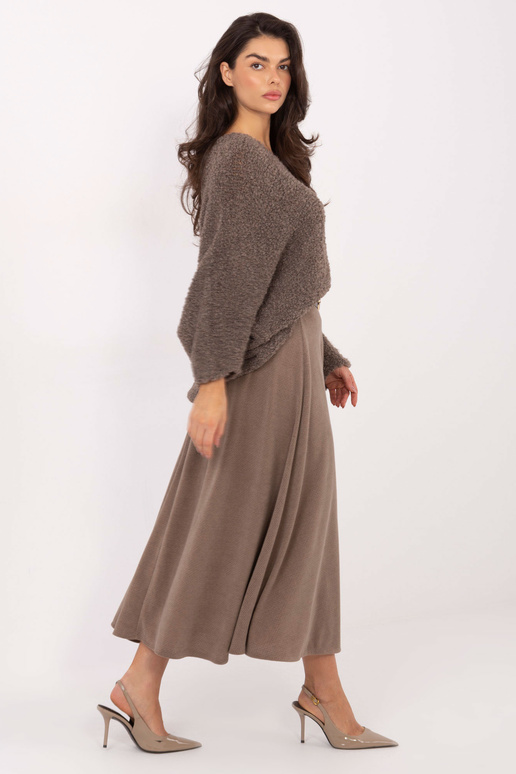 Tumši smilškrāsas svārki