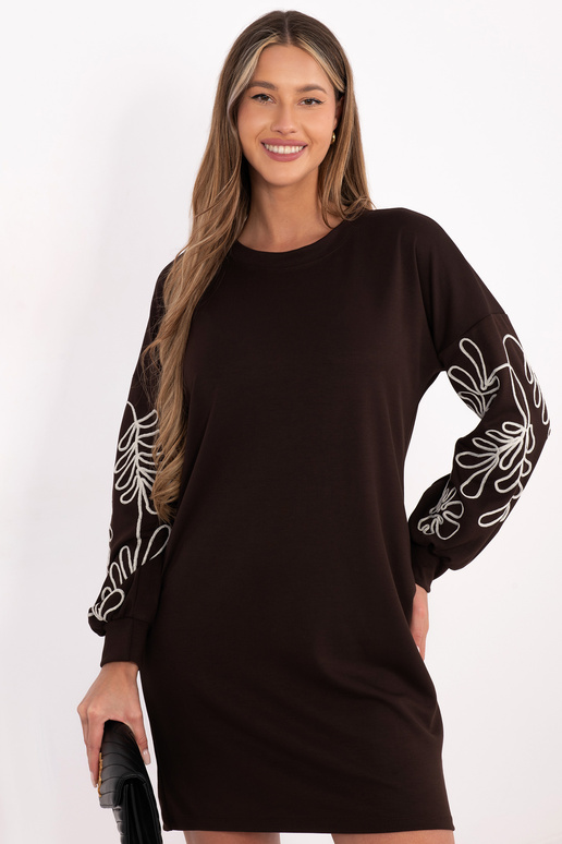 Kleita tumši brūnā krāsā