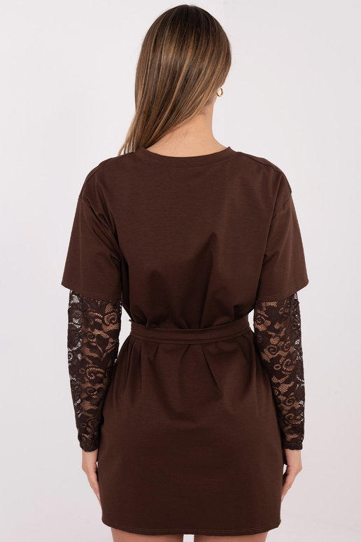 Kleita brūnā krāsā