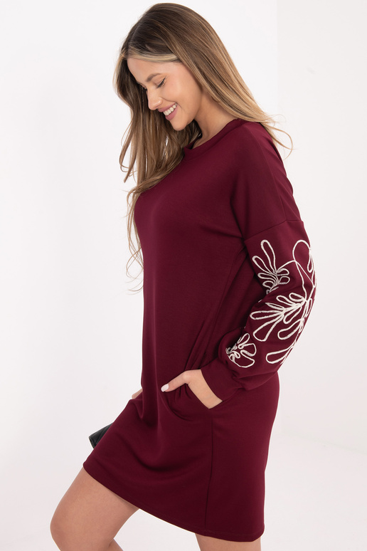 Kleita bordo krāsā