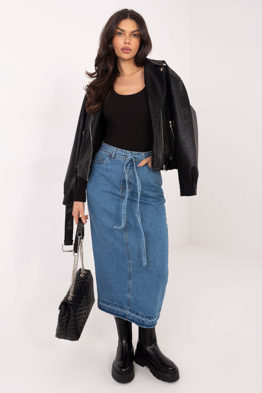 Melns ķermeņa apģērbs