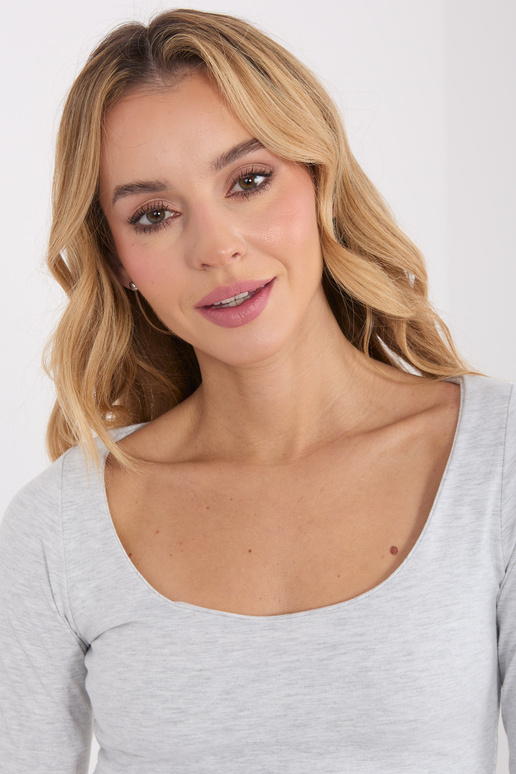 Gaiši pelēka blūze