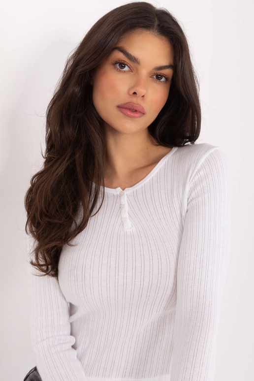 Gaiši smilškrāsas blūze