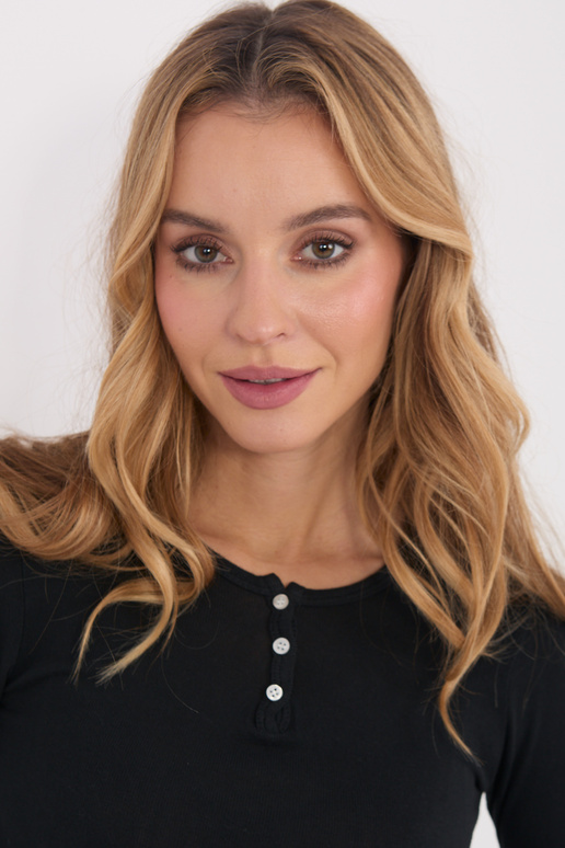 Melna blūze