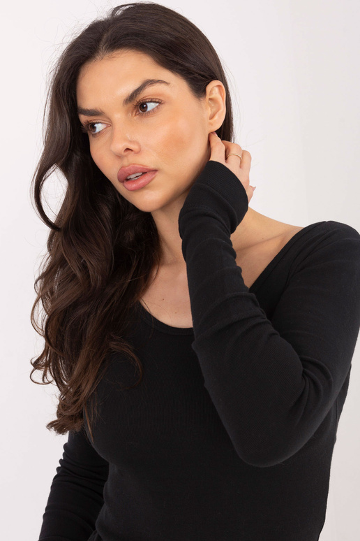 Melna blūze