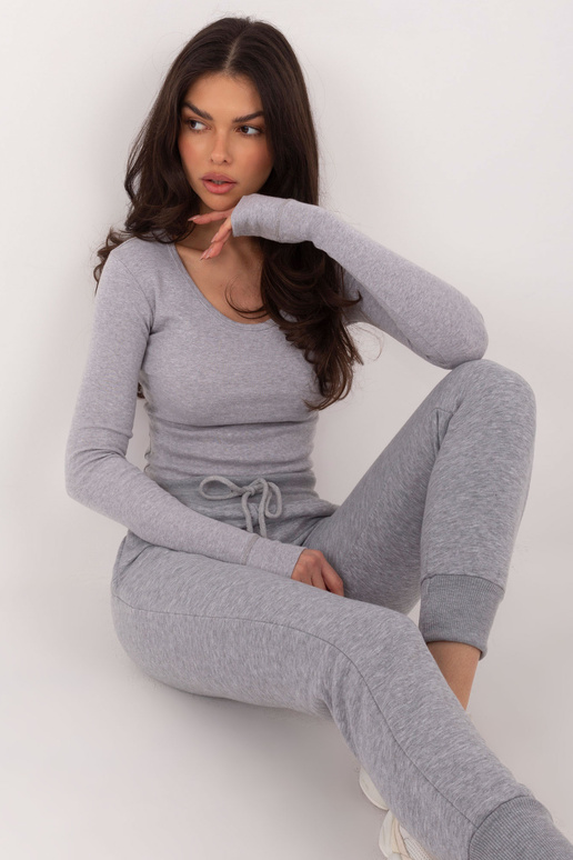 Gaiši pelēka blūze