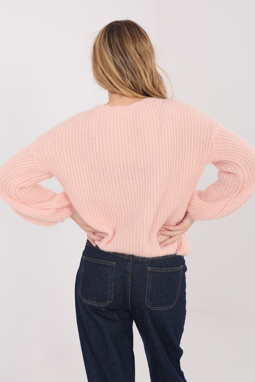 Persiku krāsas džemperis