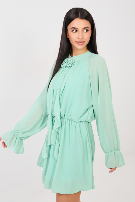 Mēteļa krāsas kleita