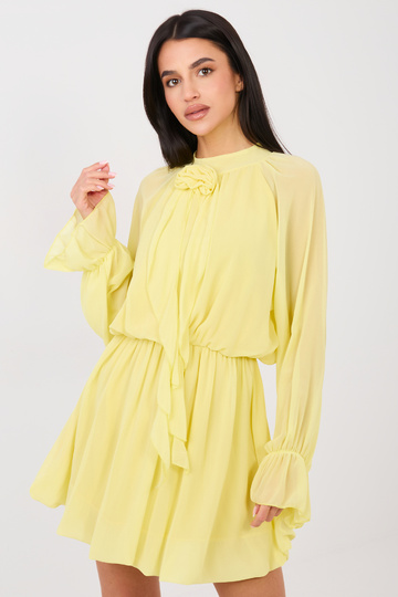 Gaiši dzeltena kleita