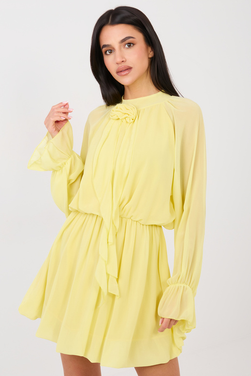 Gaiši dzeltena kleita