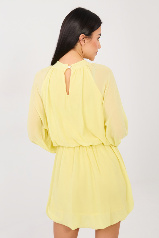 Gaiši dzeltena kleita