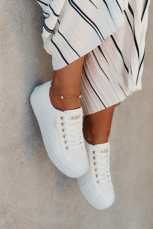 sieviešu puszābaki ar mežģīnēm Lee Cooper LCW-25-31-3438L baltas krāsas