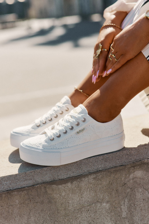 sieviešu puszābaki ar mežģīnēm Lee Cooper LCW-25-31-3438L baltas krāsas