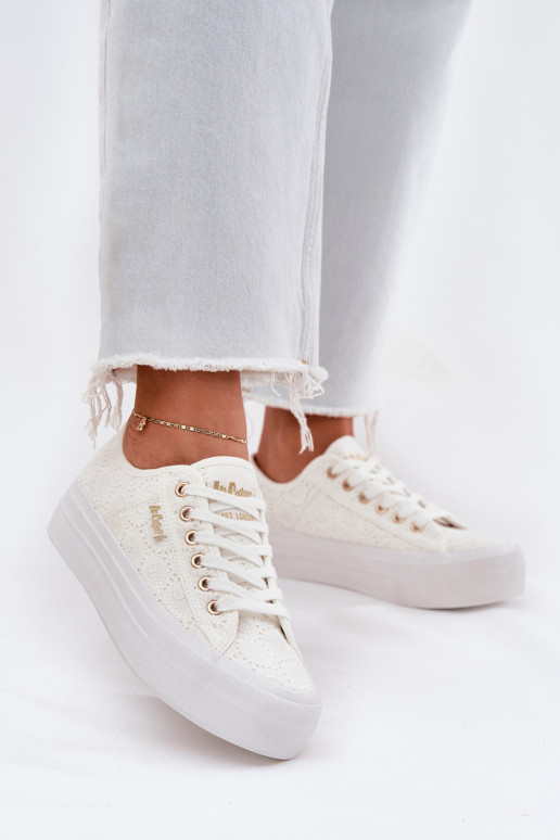 sieviešu puszābaki ar mežģīnēm Lee Cooper LCW-25-31-3438L baltas krāsas