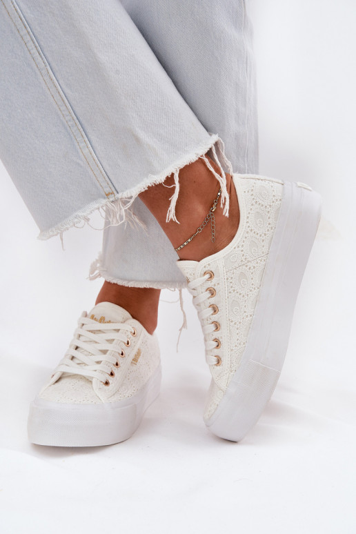 sieviešu puszābaki ar mežģīnēm Lee Cooper LCW-25-31-3438L baltas krāsas